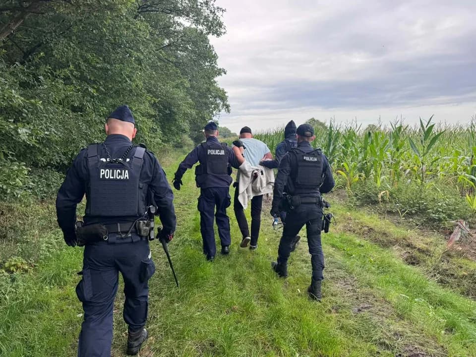 Strażacy i policjanci w akcji. Duże ćwiczenia ratowniczo-gaśnicze w gminie Jaraczewo — zdjęcie 6 z 9