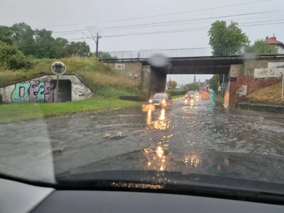 Burza w Jarocinie i okolicy. Są zalania i wiatrołomy — zdjęcie 2 z 3