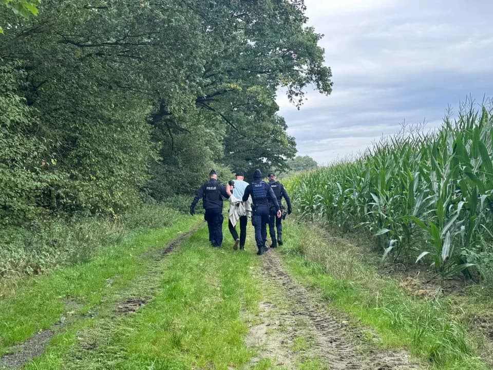 Strażacy i policjanci w akcji. Duże ćwiczenia ratowniczo-gaśnicze w gminie Jaraczewo — zdjęcie 2 z 9