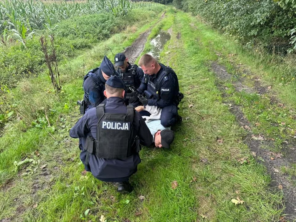Strażacy i policjanci w akcji. Duże ćwiczenia ratowniczo-gaśnicze w gminie Jaraczewo — zdjęcie 3 z 9