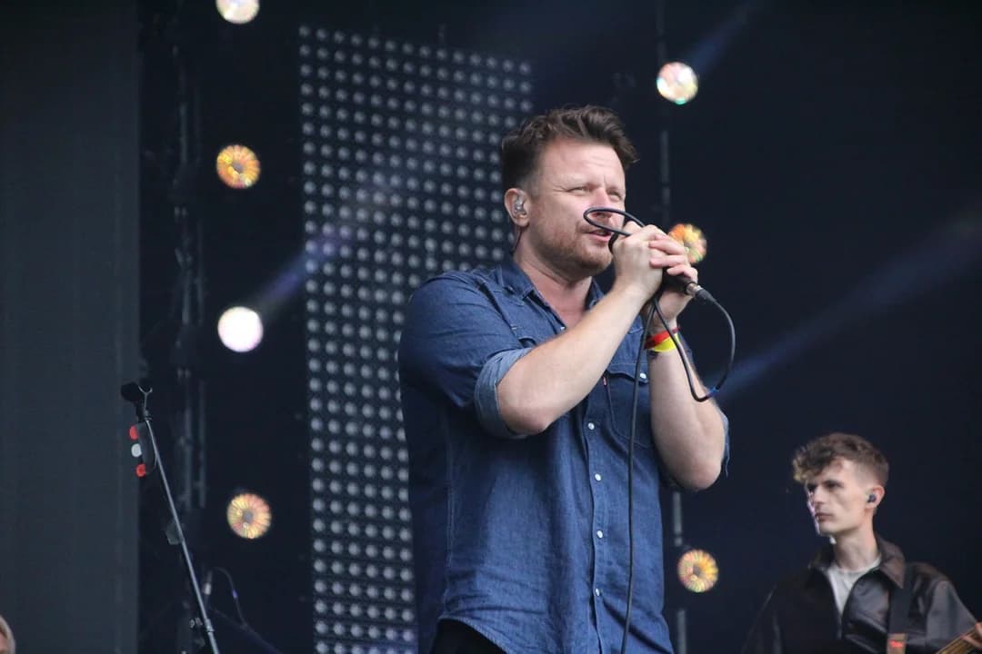 Michał Wiraszko podczas solowego koncertu na Jarocin Festiwal 2026.