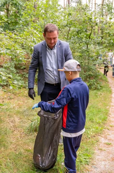 Ponad 5,5 tysiąca wolontariuszy bierze udział w sprzątaniu świata. Znajdują nie tylko śmieci [ZDJĘCIA] — zdjęcie 6 z 33