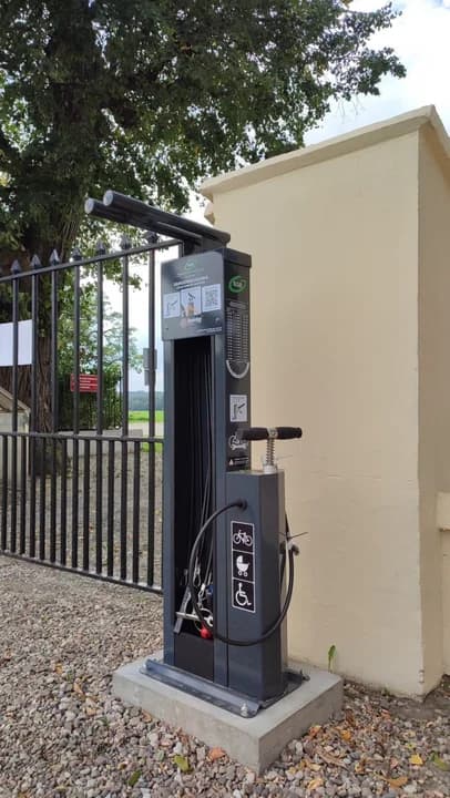 Coraz więcej gości na dwóch kółkach. Śmiełów z nową infrastrukturą dla rowerzystów — zdjęcie 6 z 7