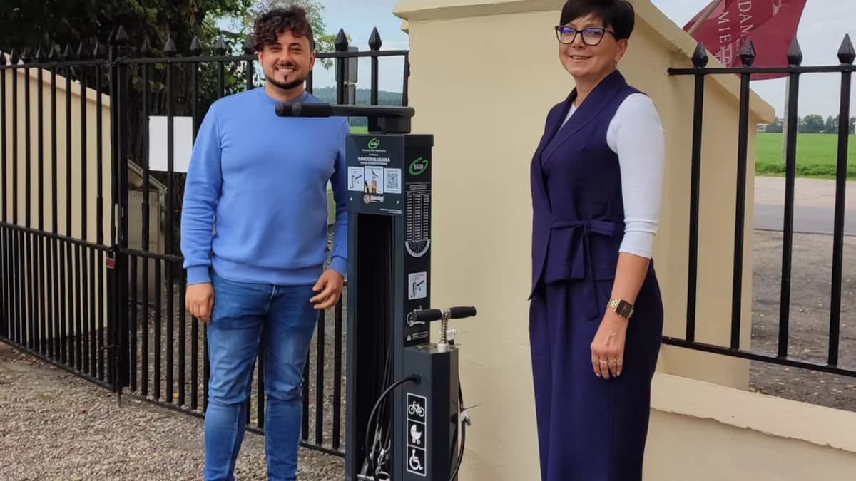 Coraz więcej gości na dwóch kółkach. Śmiełów z nową infrastrukturą dla rowerzystów