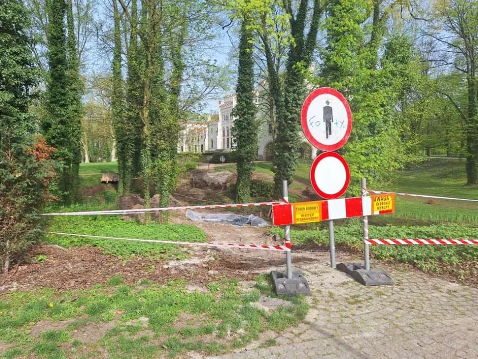 Budowa kładek w parku Radolińskich w Jarocinie — zdjęcie 4 z 10