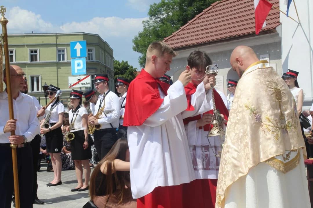 Boże Ciało w Jarocinie. Procesja z parafii św. Marcina do Chrystusa Króla — zdjęcie 5 z 314