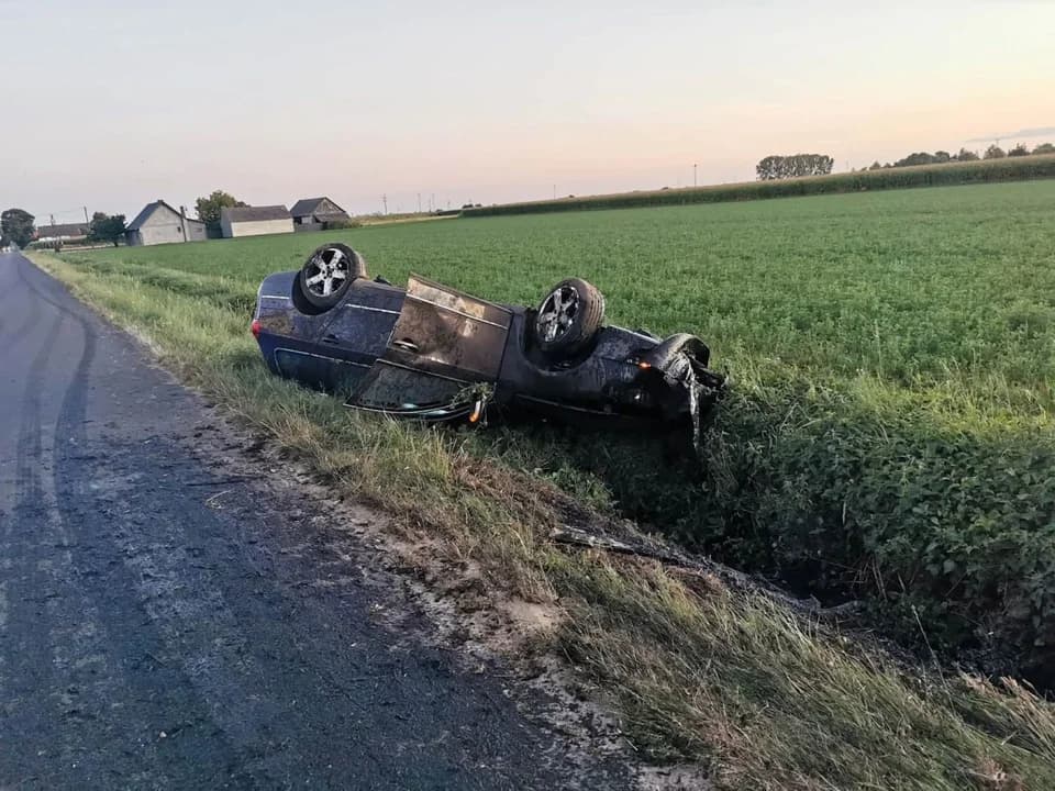 Kierujący autem oddalił się z miejsca zdarzenia przed przybyciem służb ratunkowych