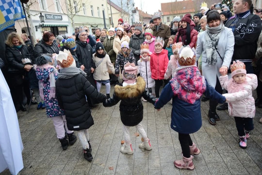 14. Jarocińskie Kolędowanie z Orszakiem Trzech Króli. Najwięcej było przedszkolaków  [ZDJĘCIA]