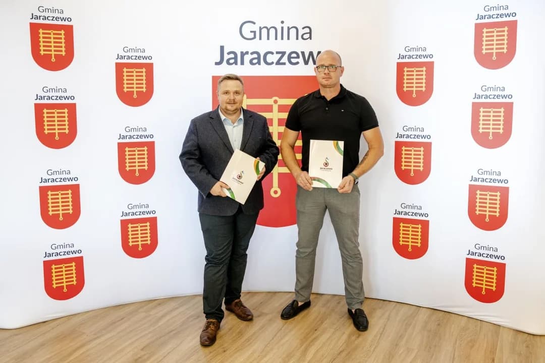 Wykonawcą inwestycji została firma MAT – BUD Mateusz Masztalerz z Poręby
