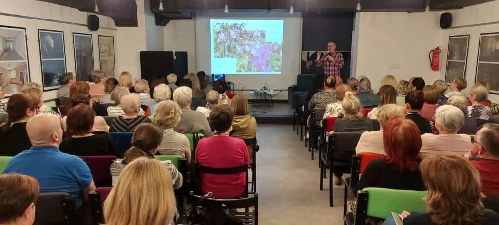 Spotkanie z dziennikarzem Markiem Jezierskim w Jarocinie — zdjęcie 4 z 27
