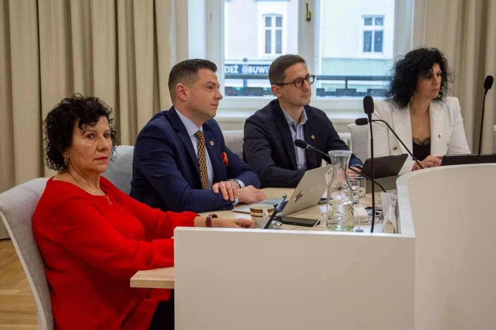 Sesja Rady Miejskiej w Jarocinie (18 grudnia 2024 r.) — zdjęcie 4 z 40