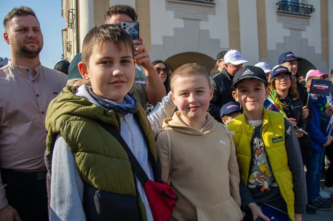 Sławomir Mentzen w Jarocinie. Kandydat na prezydenta RP spotkał się z mieszkańcami [ZDJĘCIA] — zdjęcie 4 z 90