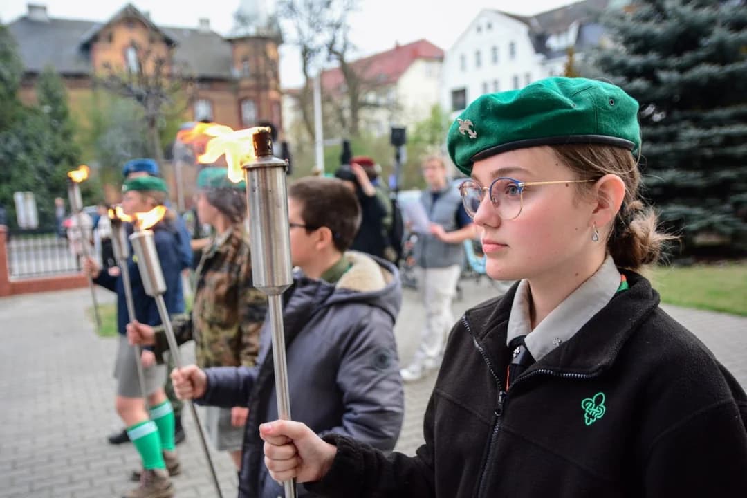 Droga Krzyżowa na ulicach Jarocina. Z udziałem kandydatów do bierzmowania [ZDJĘCIA] — zdjęcie 6 z 69