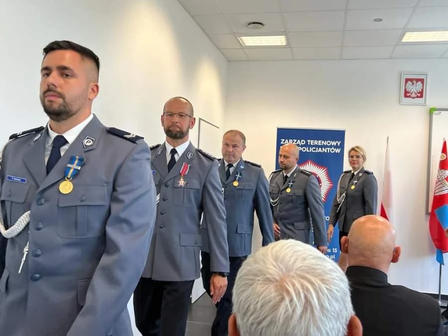 Jarocińska policja świętowała. 48 funkcjonariuszy awansowało na wyższe stopnie [ZOBACZ LISTĘ] [ZDJĘCIA]