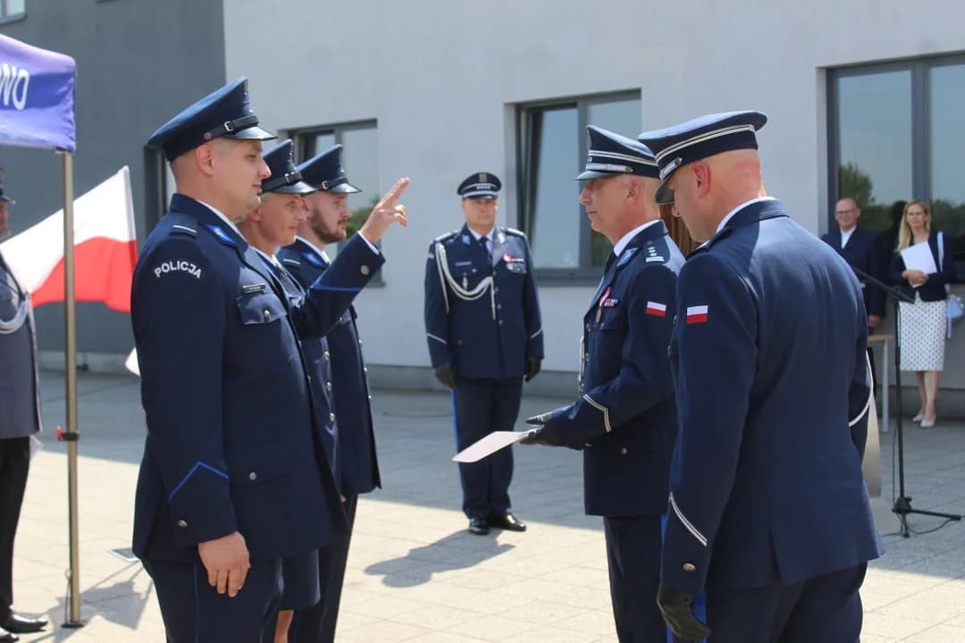 Święto Policji w Jarocinie. Policjanci odebrali awanse, padła ważna zapowiedź na 2027 rok