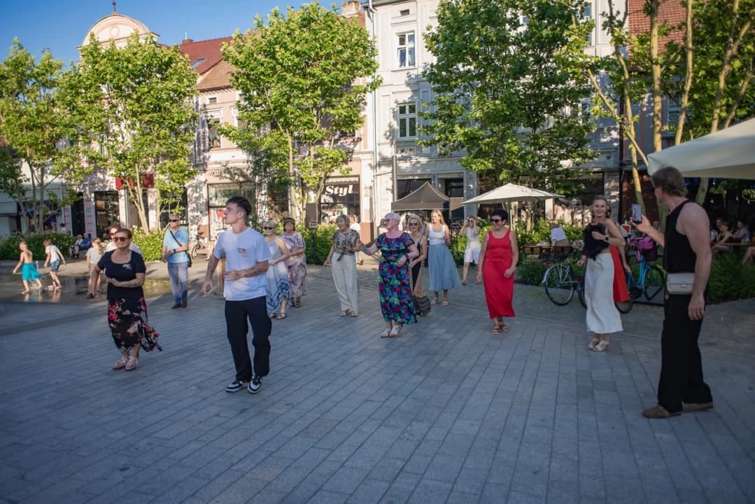 Pierwsza potańcówka w Jarocinie — zdjęcie 1 z 48