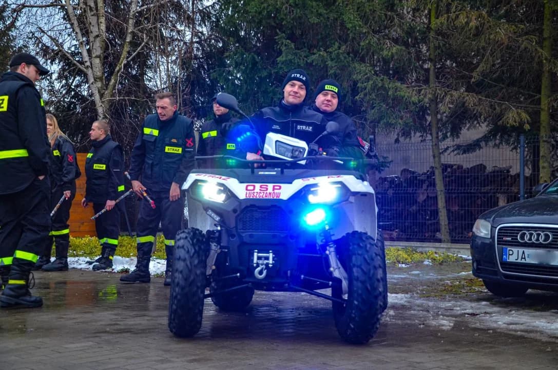 Przekazanie samochodu dla OSP Łuszczanów