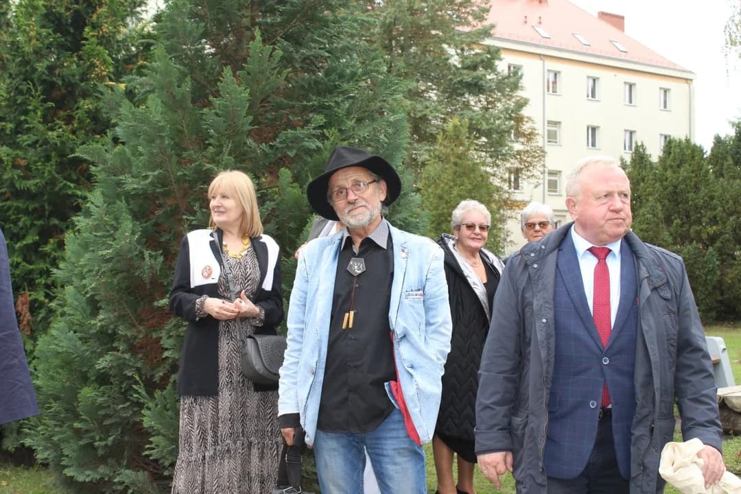 Intarsja - sztuka "malowania" w drewnie. W sobotę wernisaż Zenona Pląskowskiego [ZDJĘCIA] — zdjęcie 4 z 58