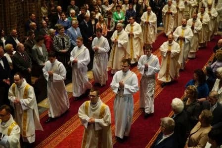 Diakon z naszego terenu przyjął święcenia kapłańskie. Został też skierowany na nową parafię — zdjęcie 2 z 16