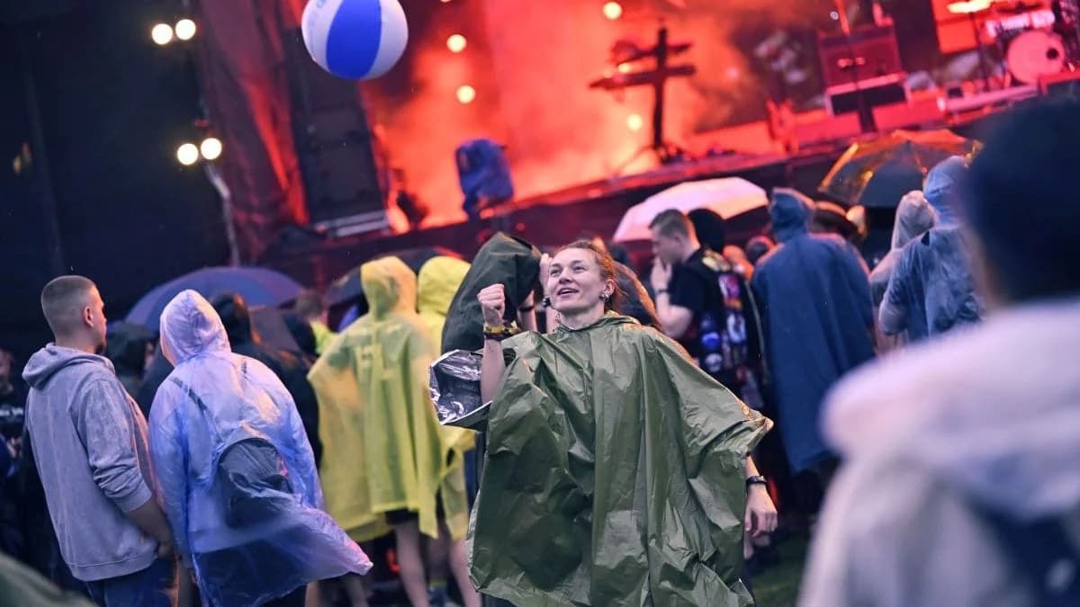 Tak bawiliście w błocie i deszczu podczas pierwszego dnia Jarocin Festiwal 2026