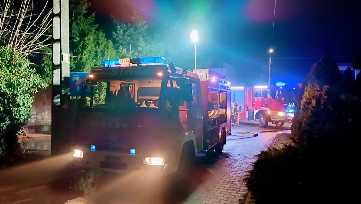 Pożar kotłowni w Górze. Lokatorzy opuścili budynek przed przybyciem straży pożarnej