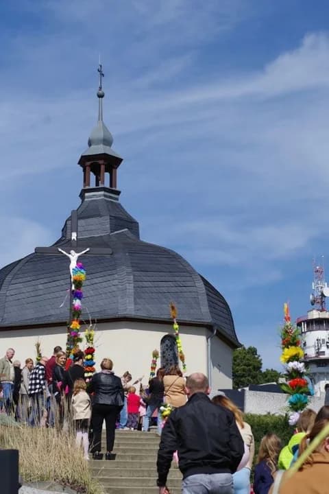 W Żerkowie w Niedzielę Palmową była procesja z osiołkiem i konkursem na najwyższą palmę [ZDJĘCIA] — zdjęcie 6 z 30