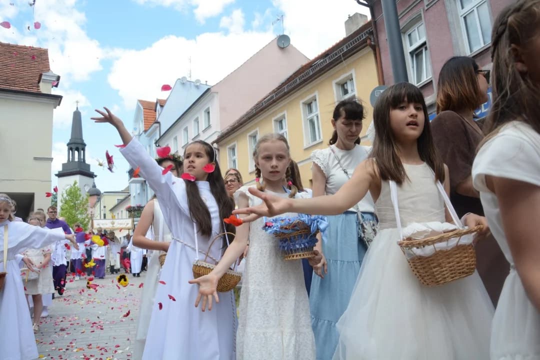 Boże Ciało w Jarocinie. ZOBACZ zdjęcia z największej procesji [GALERIA]