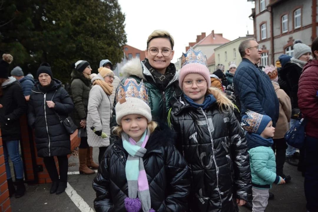 14. Jarocińskie Kolędowanie z Orszakiem Trzech Króli. Najwięcej było przedszkolaków  [ZDJĘCIA]