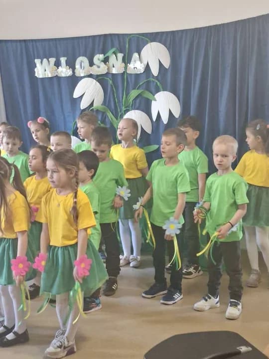 Wielkanocne przedstawienie przedszkolaków z jarocińskiej "Poziomki” — zdjęcie 2 z 22