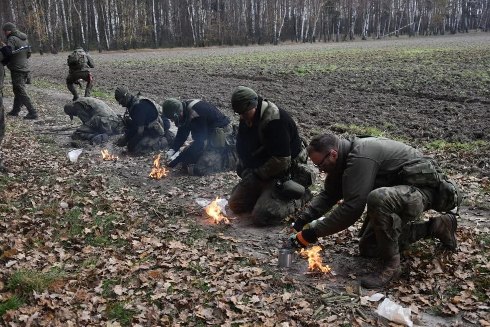 Żołnierze uczyli się survivalu w jarocińskich lasach. Na terenie gminy Jarocin odbyło się wojskowe szkolenie SERE