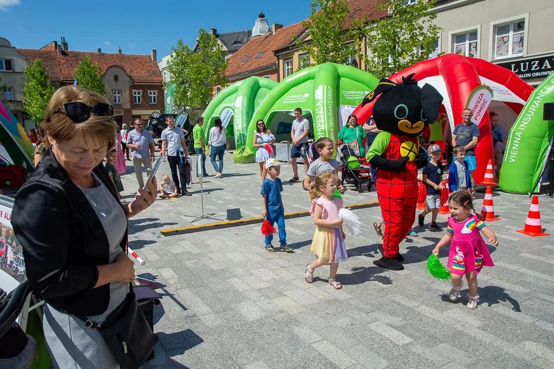 Rodzinny piknik na jarocińskim rynku. Strefę Bezpieczeństwa Compensy wygrali uczniowie z Mieszkowa [ZDJĘCIA]