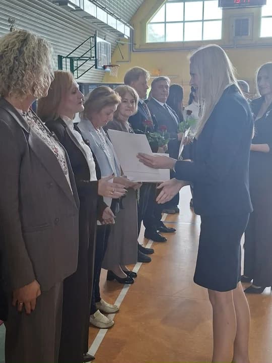 Podwójne święto jarocińskiej oświaty. Były życzenia, awanse i nagrody — zdjęcie 5 z 70