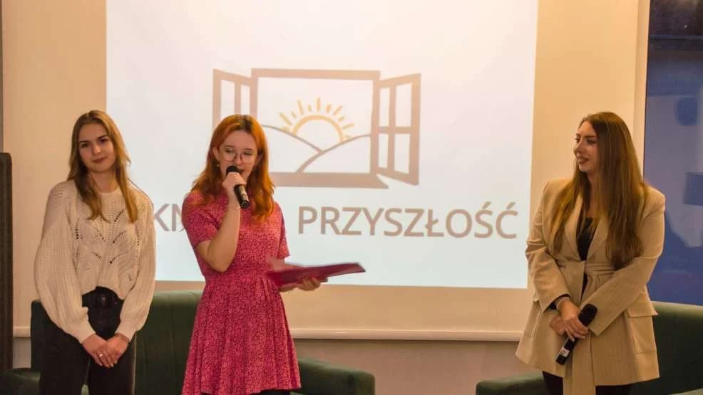 Jarociński licealistki otworzyły „Okno na przyszłość”. Pomagają rówieśnikom [ZDJĘCIA]