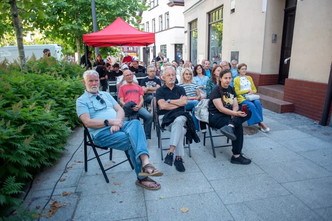Letnie Brzmienia Jarocina: Witold Żuromski oczarował publiczność na rynku [ ZDJĘCIA] — zdjęcie 5 z 20