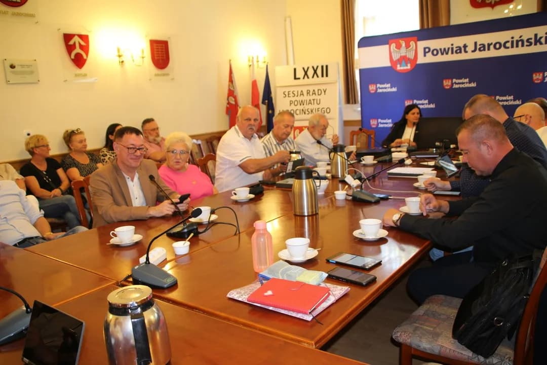 Pracownicy szpitala przyszli na sesję Rady Powiatu w Jarocinie