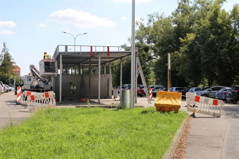 Myjnia samochodowa na parkingu przy ul. św. Ducha — zdjęcie 3 z 8