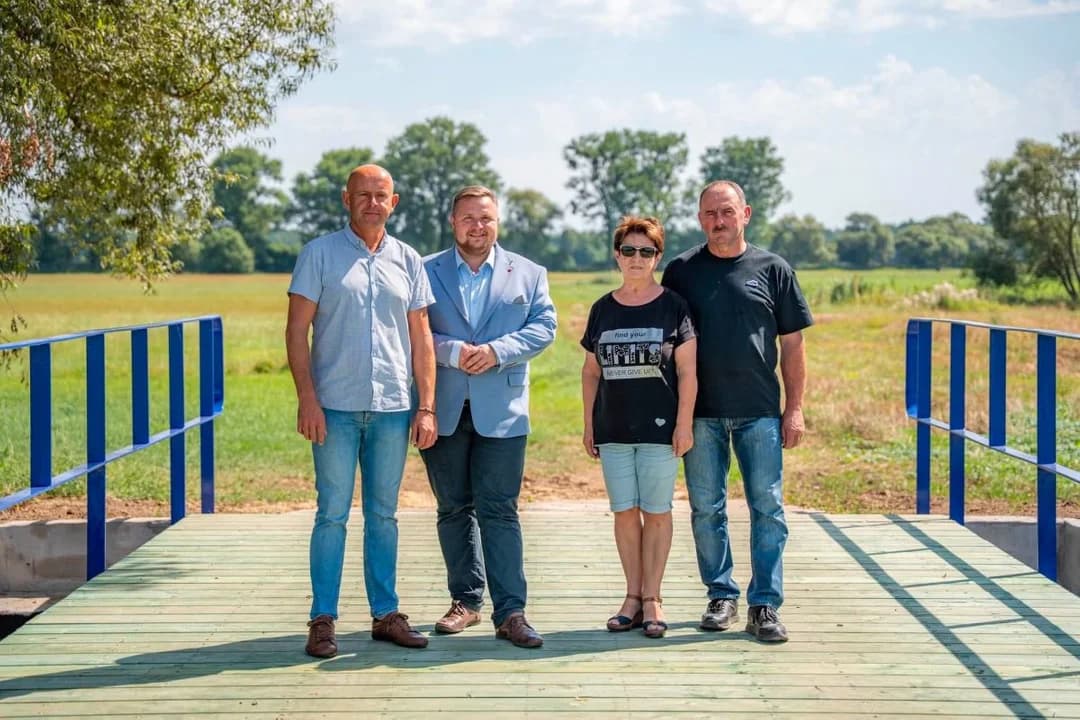 Zakończono remont mostu w Brzostowie. Mieszkańcy: „To ważna przeprawa dla rolników i rowerzystów"