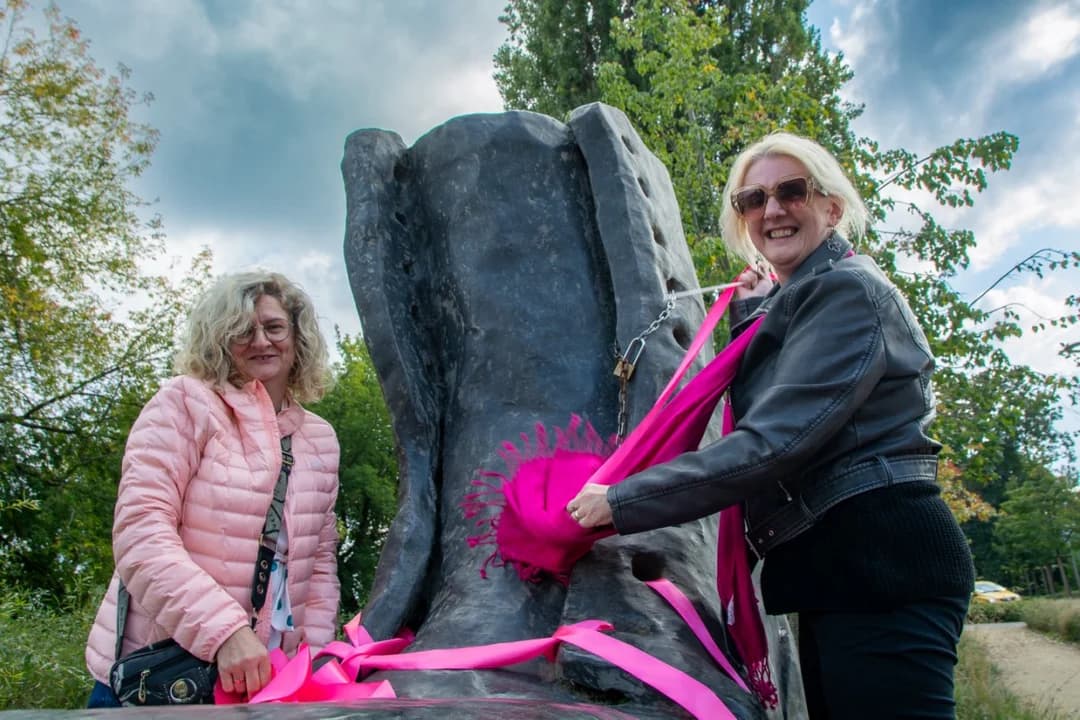 Amazonki z Jarocina i Fundacja Ogród Marzeń rozpoczęły różowy październik. Starosta obiecał, że kupi sobie krawat w tym kolorze [ZDJĘCIA] — zdjęcie 5 z 62