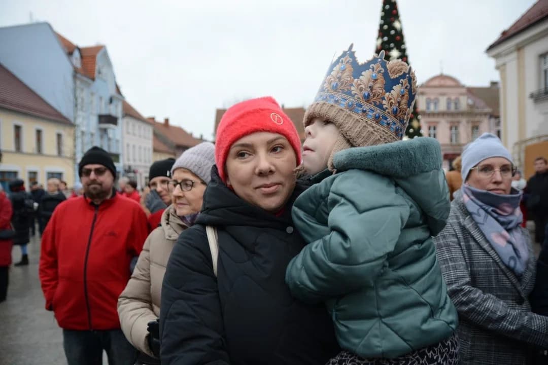 14. Jarocińskie Kolędowanie z Orszakiem Trzech Króli. Najwięcej było przedszkolaków  [ZDJĘCIA]