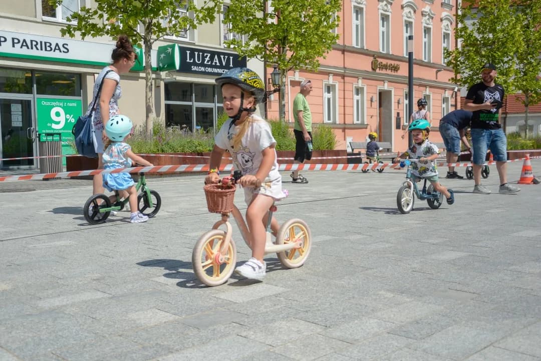 "Dzieciaki na Kołach" na jarocińskim rynku. W akcji niemal 100 zawodników [ZDJĘCIA] — zdjęcie 5 z 84
