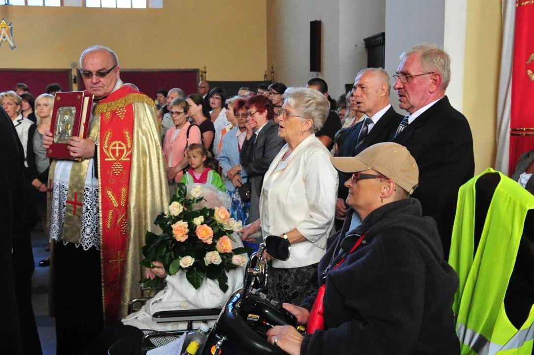 Nie żyje ksiądz Andrzej Sośniak, wieloletni proboszcz parafii Chrystusa Króla w Jarocinie — zdjęcie 4 z 28