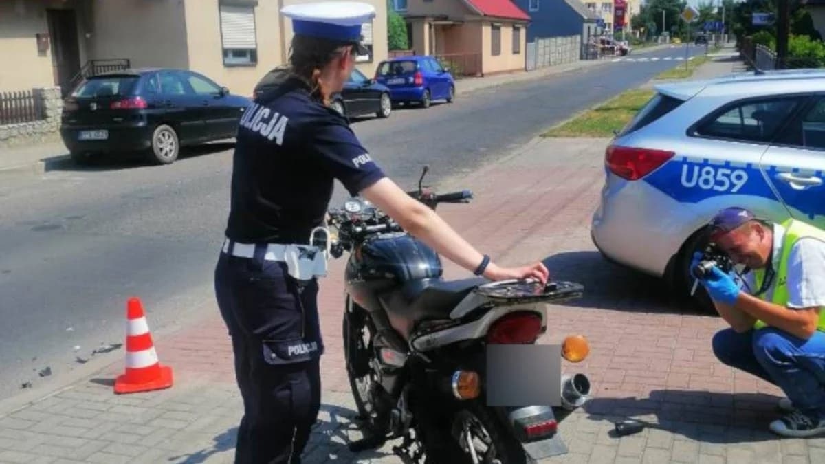 W Książu Wlkp. motorowerzysta uderzył w płot. Kierowca był z powiatu jarocińskiego [ZDJECIA]