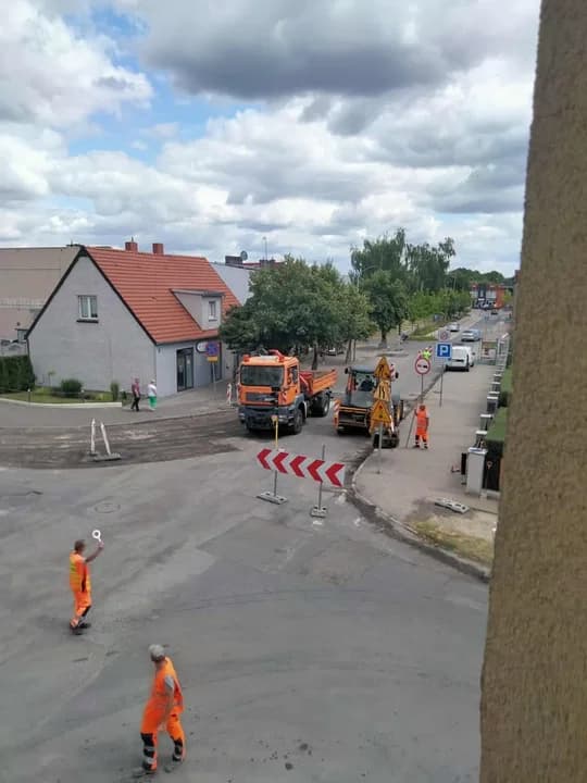 UWAGA utrudnienia w centrum Jarocina. Zamknięta ulica i wyłączone przystanki. Zmiany w komunikacji — zdjęcie 6 z 14
