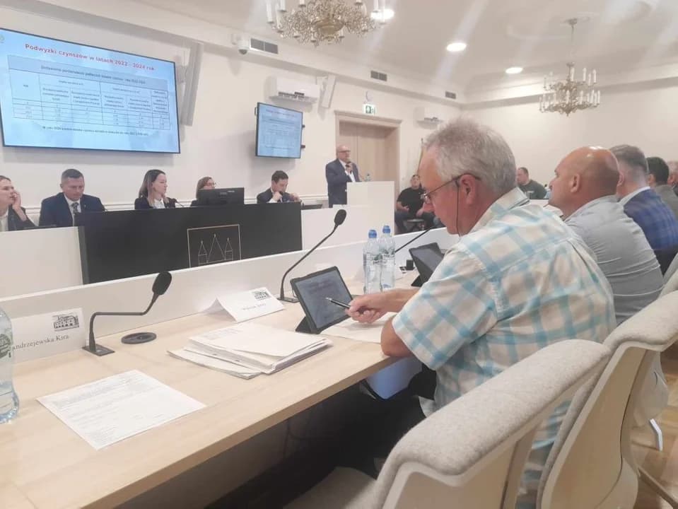 Sesja Rady Miejskiej w Jarocinie (24 maja 2024 r.) — zdjęcie 1 z 87