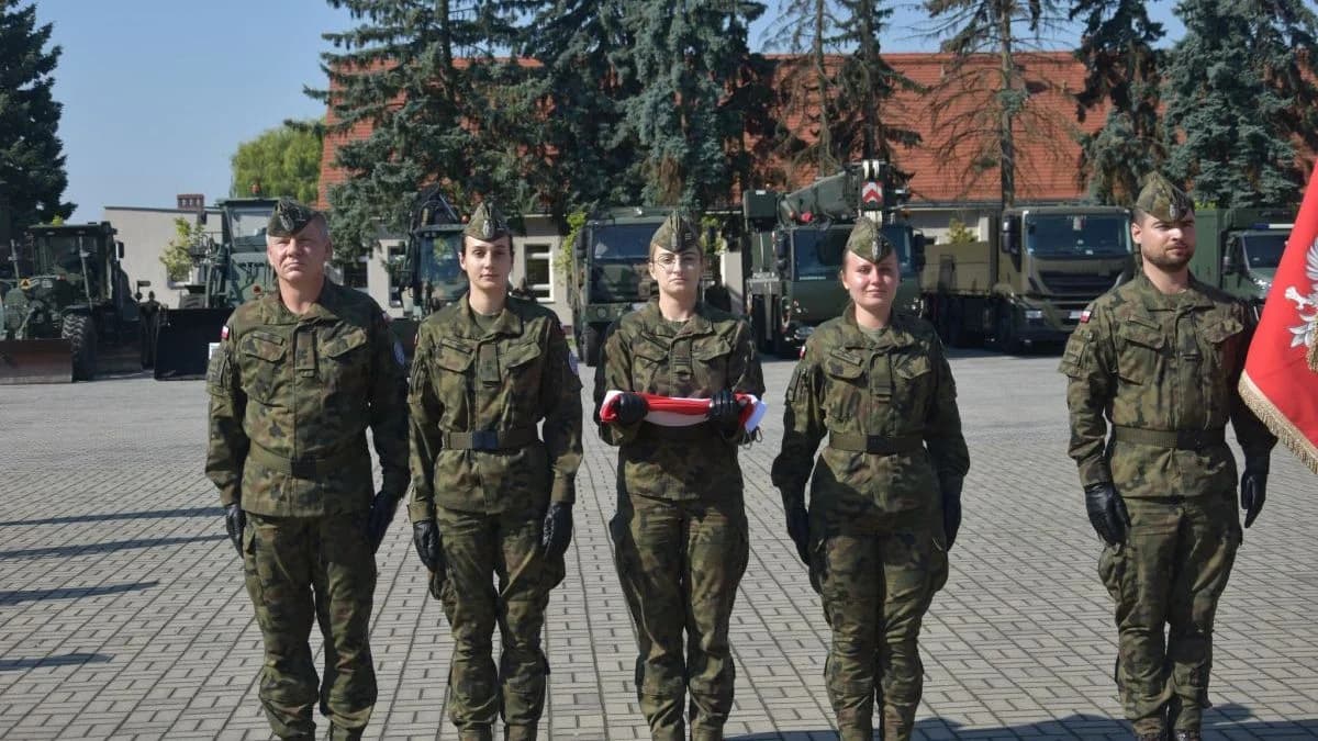 Święto Wojska Polskiego w 16. Batalionie Remontu Lotnisk w Jarocinie