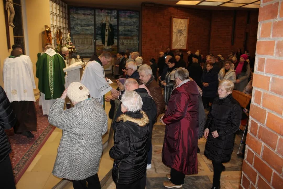 Msza św. dla chorych w parafii św. Antoniego Padewskiego w Jarocinie — zdjęcie 4 z 82