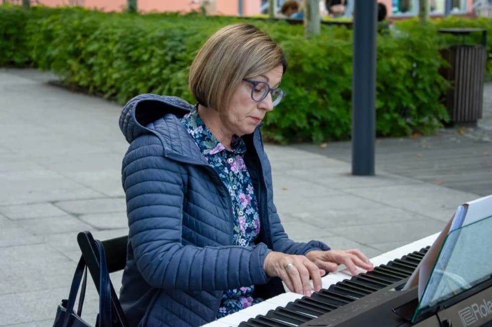 Wyjątkowe muzyczne widowisko na rynku. Letnie Brzmienia Jarocina [ZDJĘCIA] — zdjęcie 3 z 33