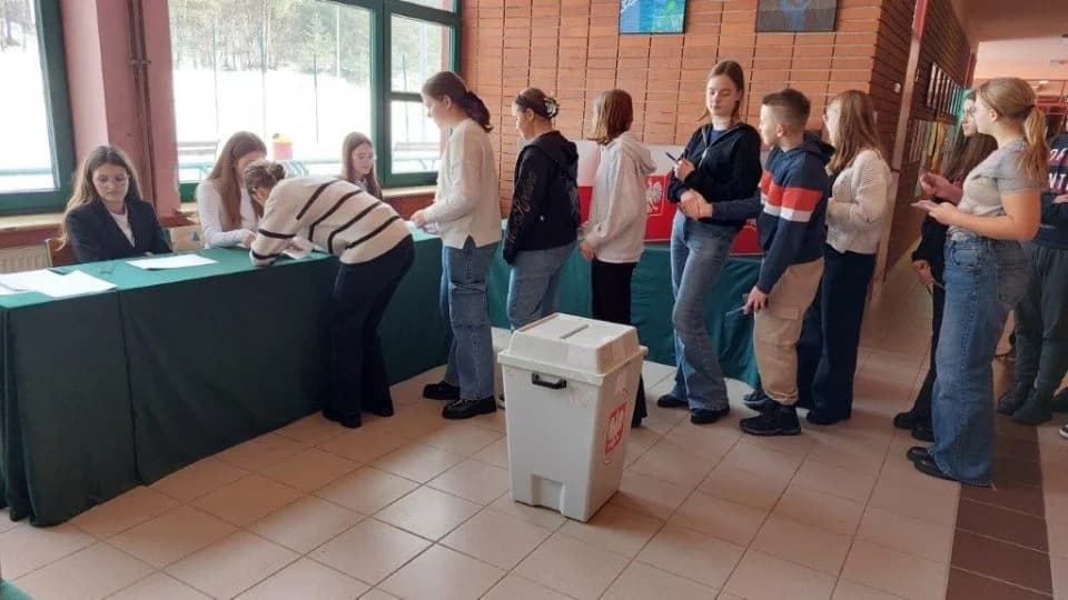Wybory i inauguracyjna sesja III kadencji Młodzieżowej Rady Miejskiej w Żerkowie — zdjęcie 5 z 27