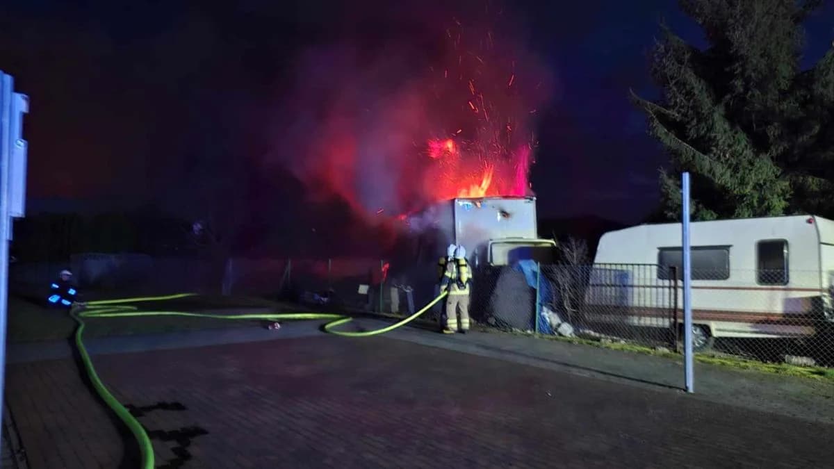 Pożar samochodu ciężarowego w Chrzanie. Spłonął ładunek [ZDJĘCIA] — zdjęcie 2 z 44