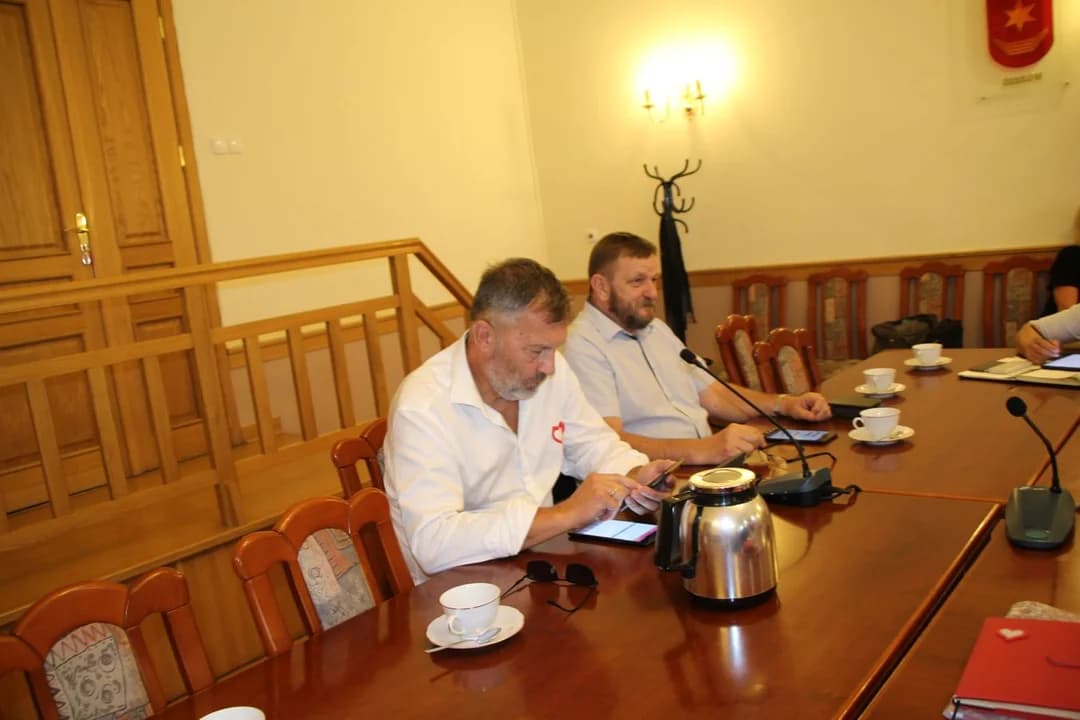 Pracownicy szpitala przyszli na sesję Rady Powiatu w Jarocinie